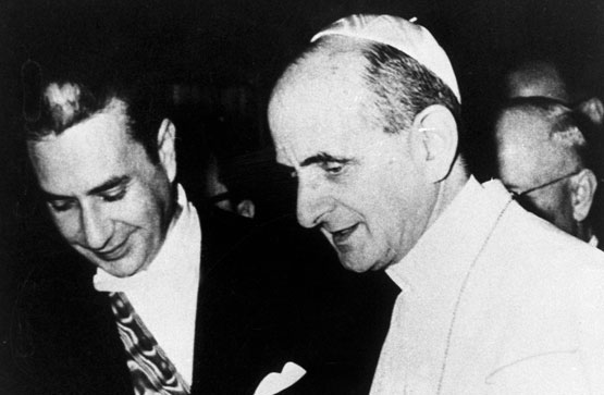 Una vecchia foto di Aldo Moro con il papa Paolo VI (Archivio Farabola)