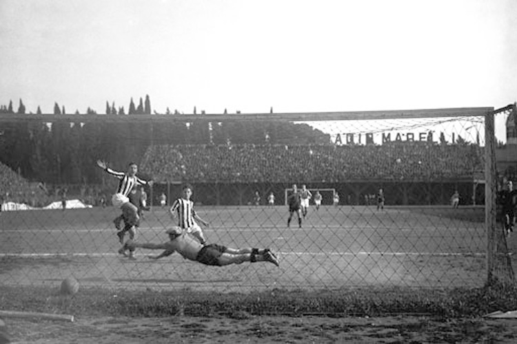 12 marzo 1933: Borel segna il gol che sconfigge la Roma (Archivio Farabola)
