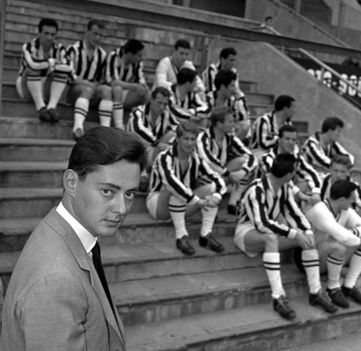 Maggio 1958: Umberto Agnelli al Comunale con la squadra del decimo scudetto (Archivio Farabola)