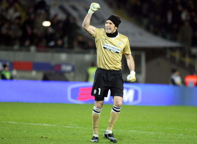 Gigi Buffon rimane alla Juve nonostante la retrocessione in B (Archivio Farabola)